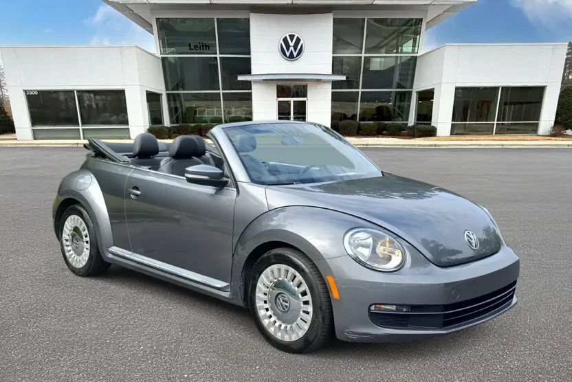 2013 Volkswagen Beetle 2.5L Convertible photo 1