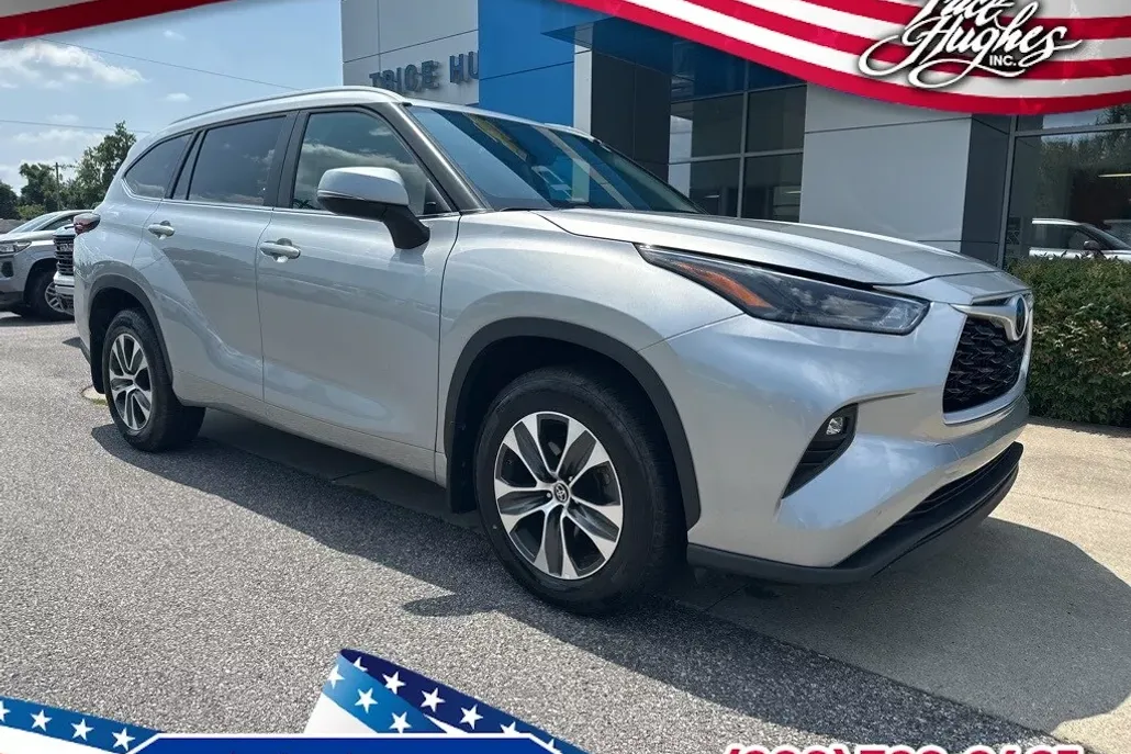 2024 Toyota Highlander XLE photo 1