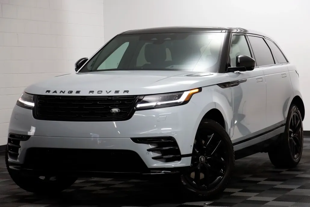 2026 Land Rover Range Rover Velar SE photo 1
