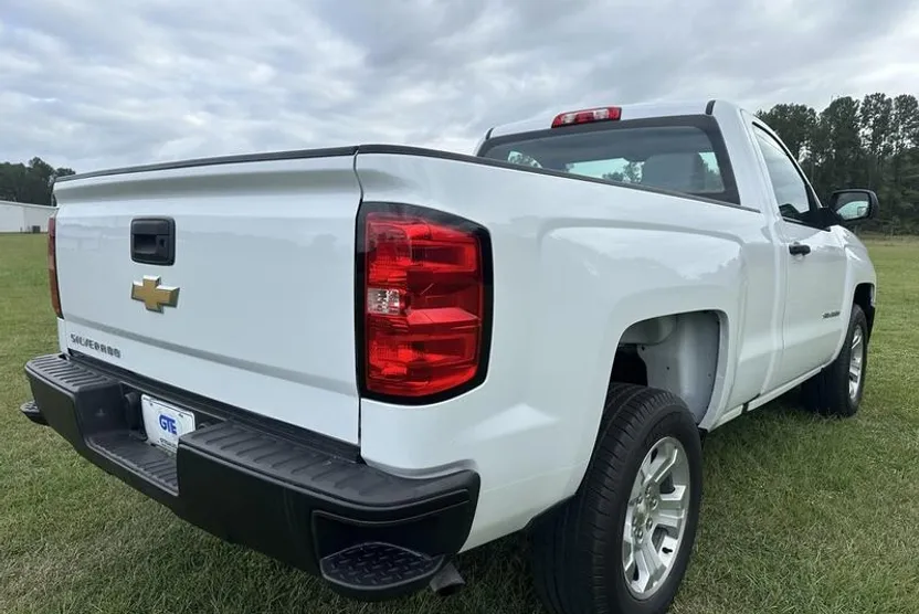 2018 Chevrolet Silverado 1500 photo 1