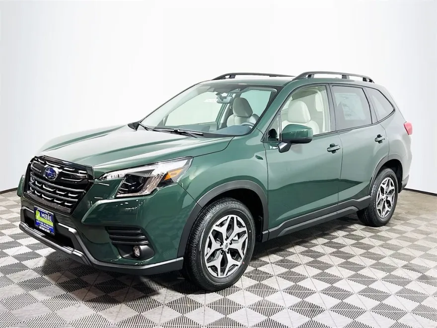 2024 Subaru Forester Premium photo 1