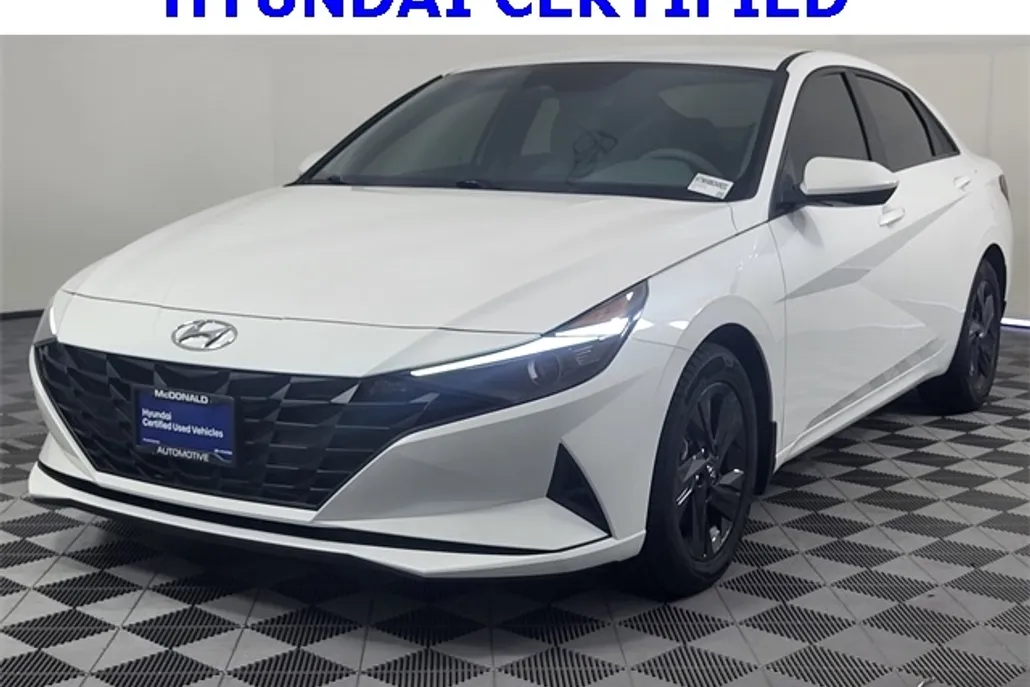 2022 Hyundai Elantra SEL photo 1