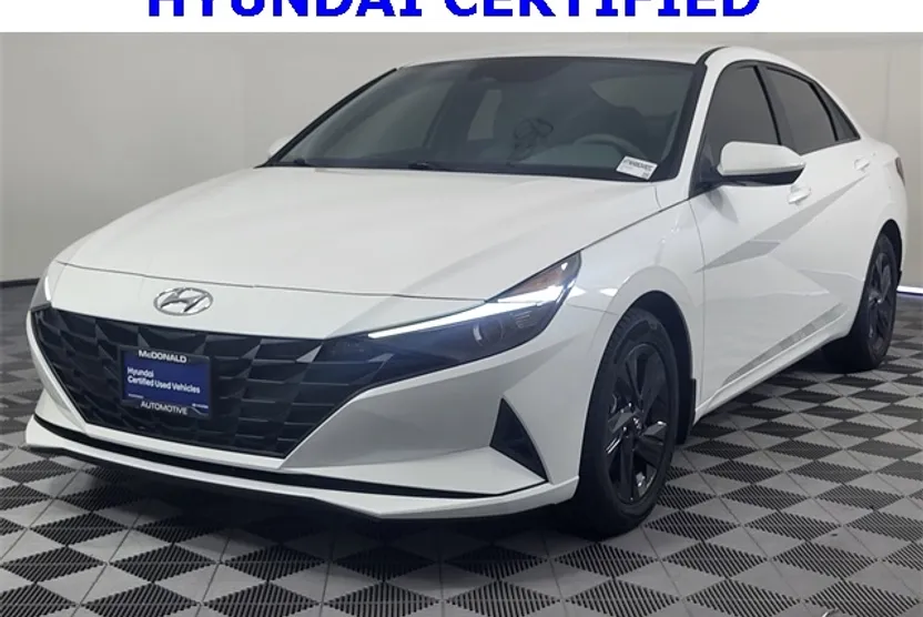 2022 Hyundai Elantra SEL photo 1