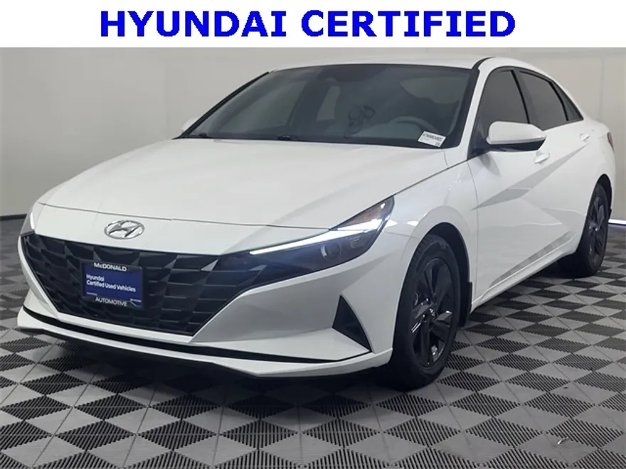 2022 Hyundai Elantra SEL photo 1