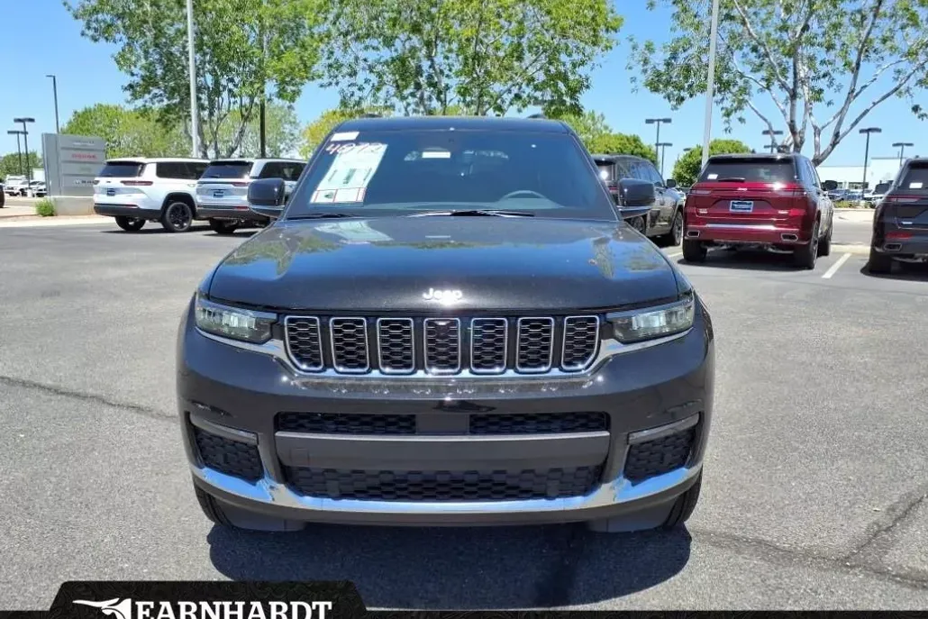 2025 Jeep Grand Cherokee Limited photo 1