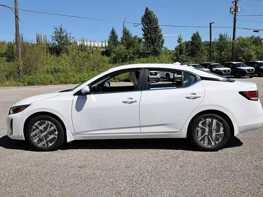 2025 Nissan Sentra SV photo 1
