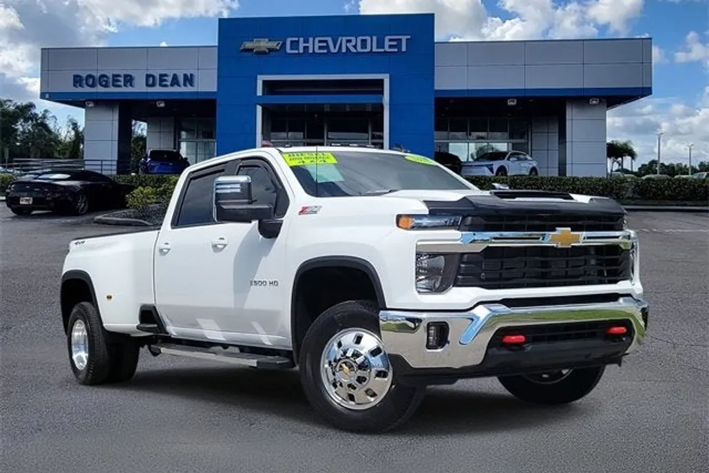 2025 Chevrolet Silverado 3500HD LT photo 1