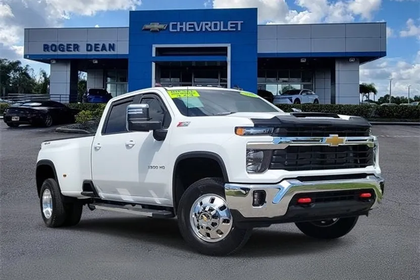 2025 Chevrolet Silverado 3500HD LT photo 1