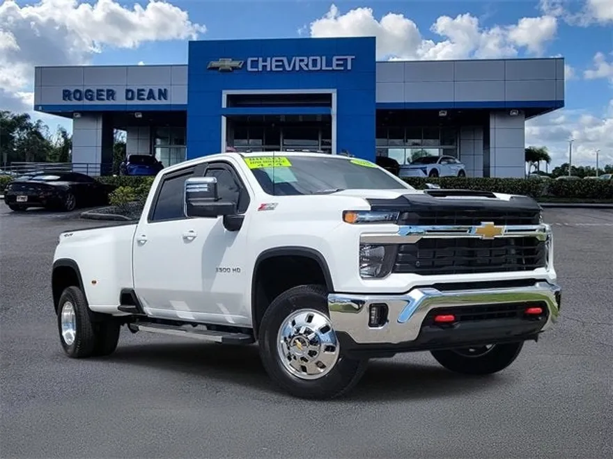 2025 Chevrolet Silverado 3500HD LT photo 1