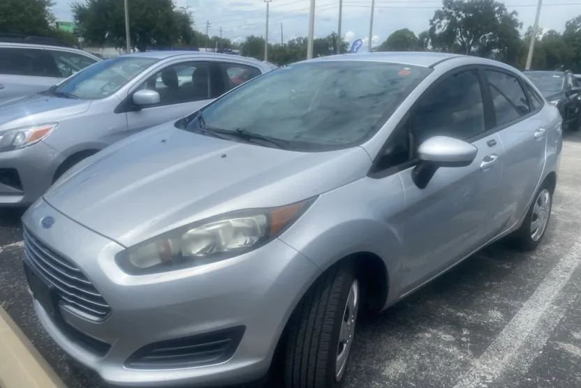 2016 Ford Fiesta S photo 1