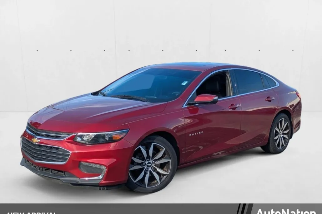 2017 Chevrolet Malibu 1LT photo 1