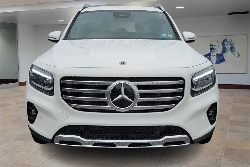 2024 Mercedes Benz GLB 250 photo 1