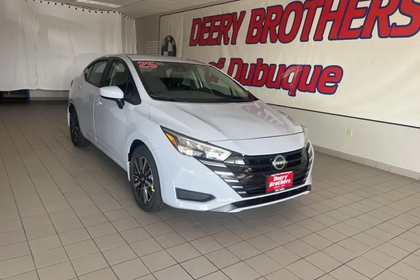 2025 Nissan Versa 1.6 SV photo 1