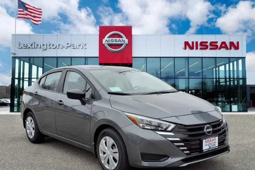 2025 Nissan Versa 1.6 S photo 1