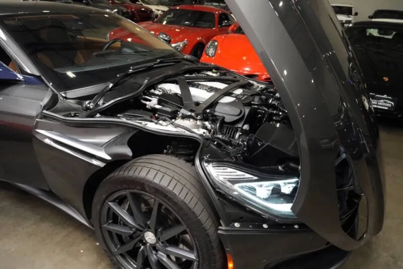 2018 Aston Martin DB11 photo 1