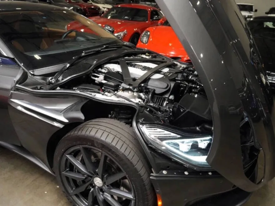 2018 Aston Martin DB11 photo 1