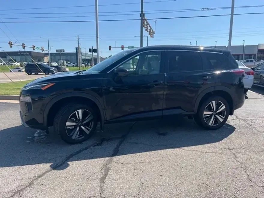 2024 Nissan Rogue SL photo 1
