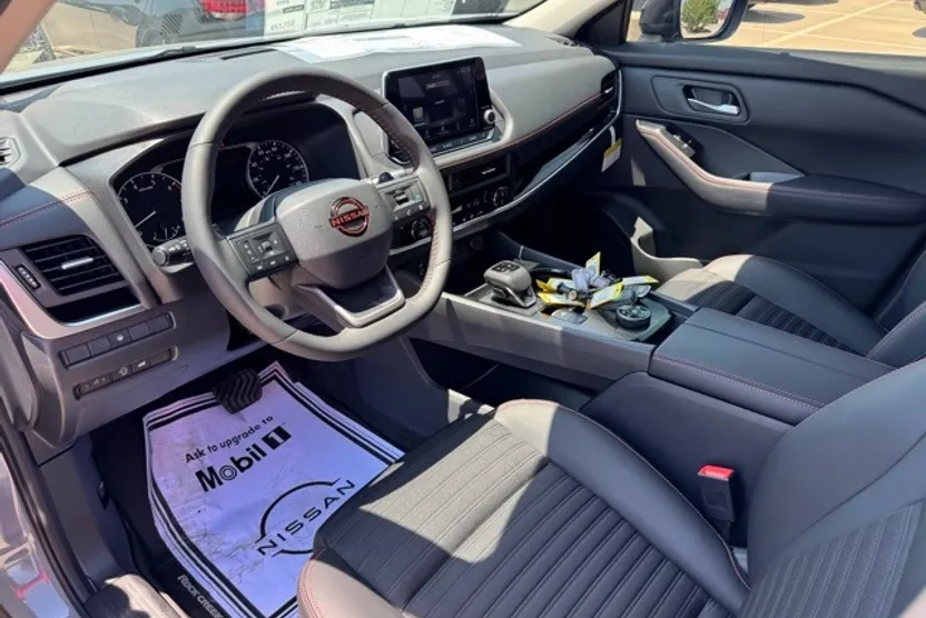 2026 Nissan Rogue SV photo 1