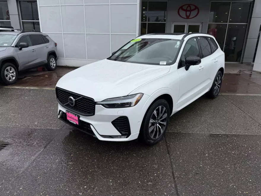 2023 Volvo XC60 Plus photo 1