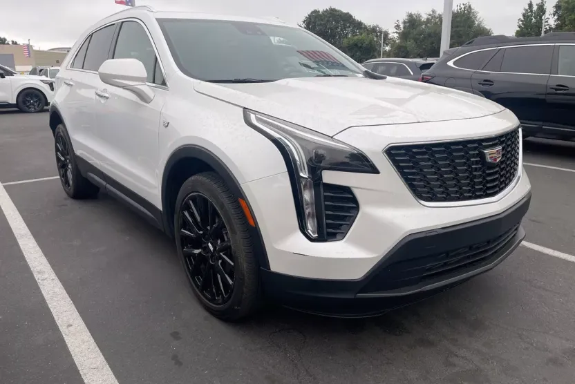 2023 Cadillac XT4 Luxury photo 1