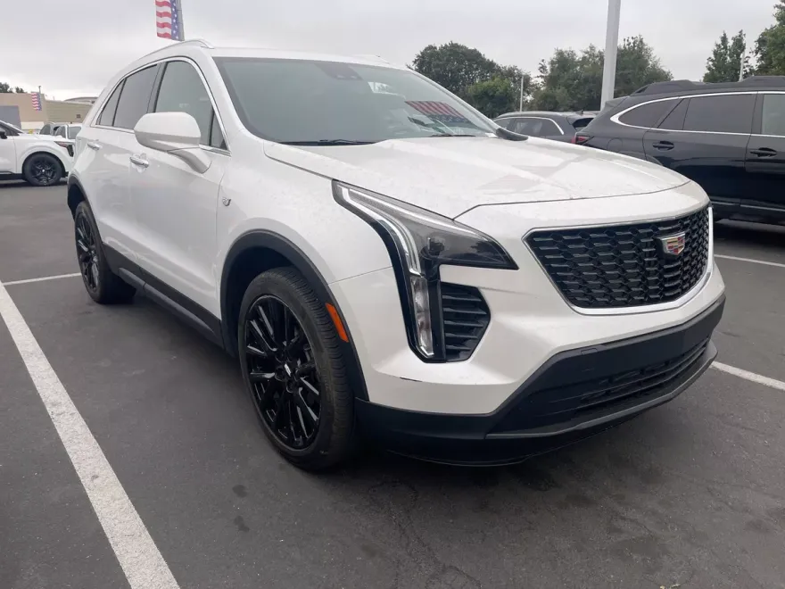 2023 Cadillac XT4 Luxury photo 1