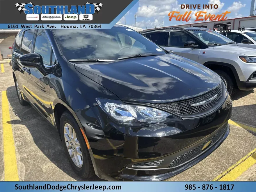 2026 Chrysler Voyager LX photo 1