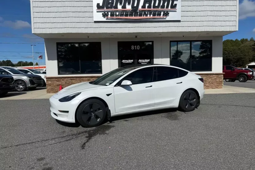 2021 Tesla Model 3 Standard Range Plus photo 1