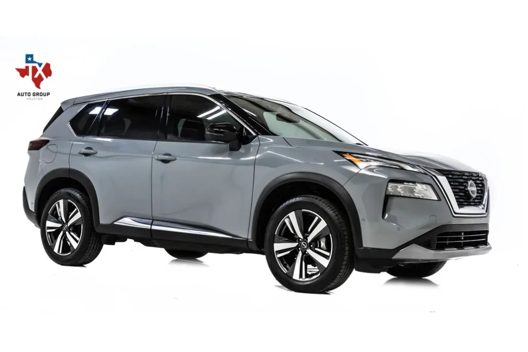 2023 Nissan Rogue SL photo 1