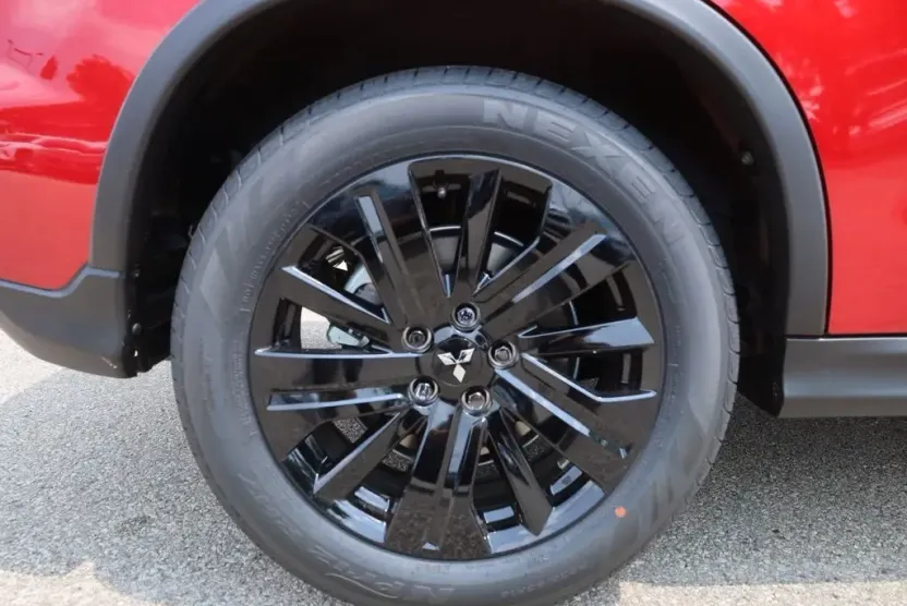 2025 Mitsubishi Outlander Sport LE photo 1