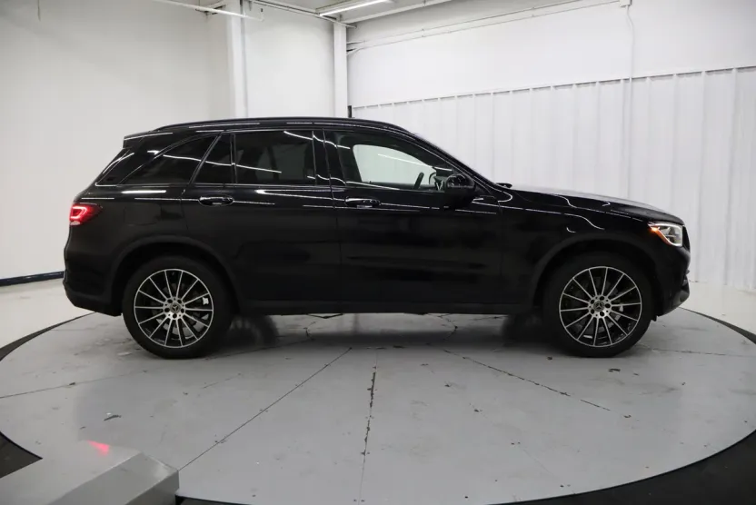 2021 Mercedes Benz GLC 300 photo 1