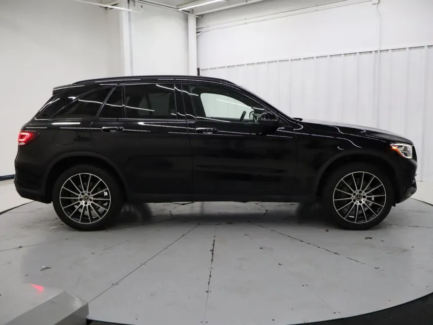 2021 Mercedes Benz GLC 300 photo 1