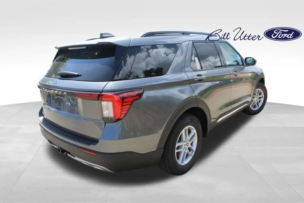2025 Ford Explorer photo 1