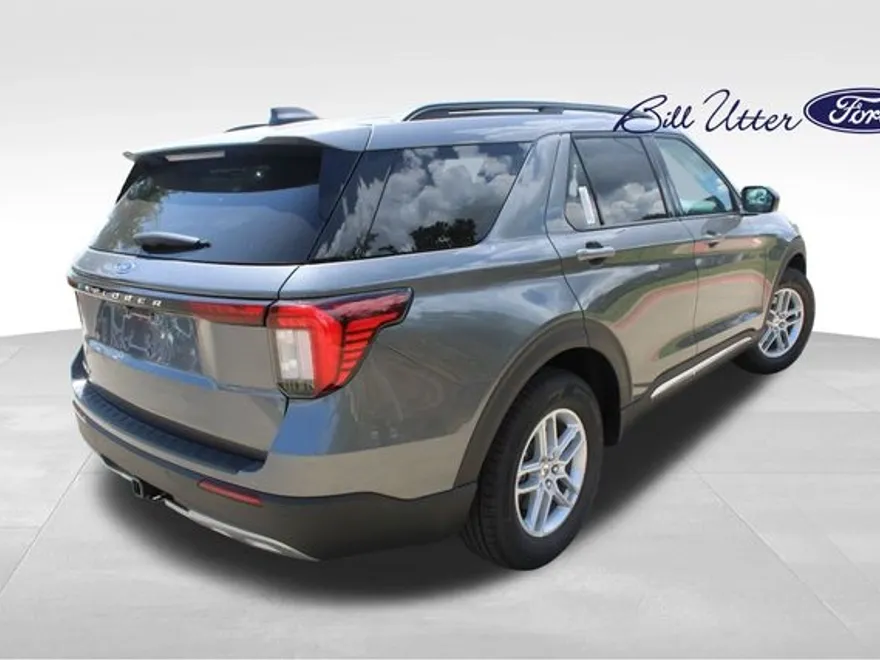 2025 Ford Explorer photo 1
