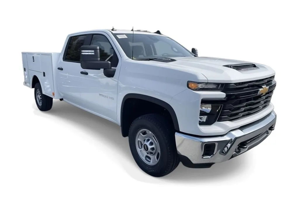 2024 Chevrolet Silverado 2500HD photo 1