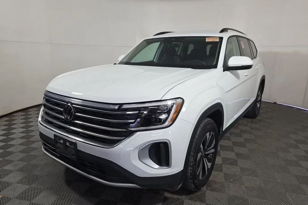 2024 Volkswagen Atlas SE photo 1