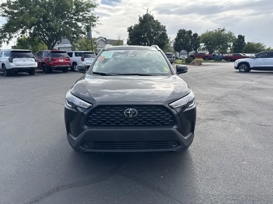 2024 Toyota Corolla Cross LE photo 1