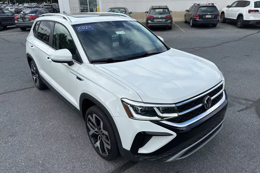 2022 Volkswagen Taos SEL photo 1