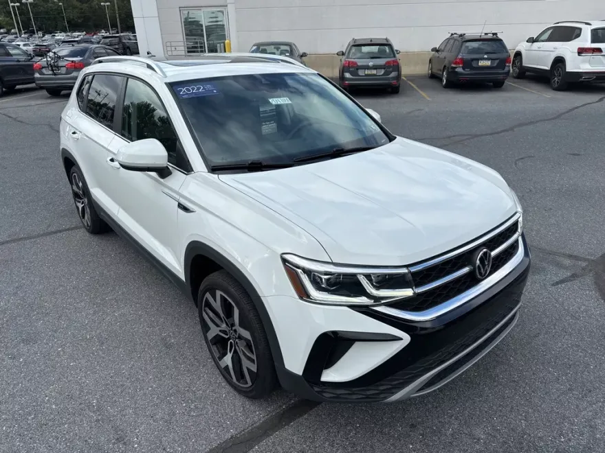 2022 Volkswagen Taos SEL photo 1