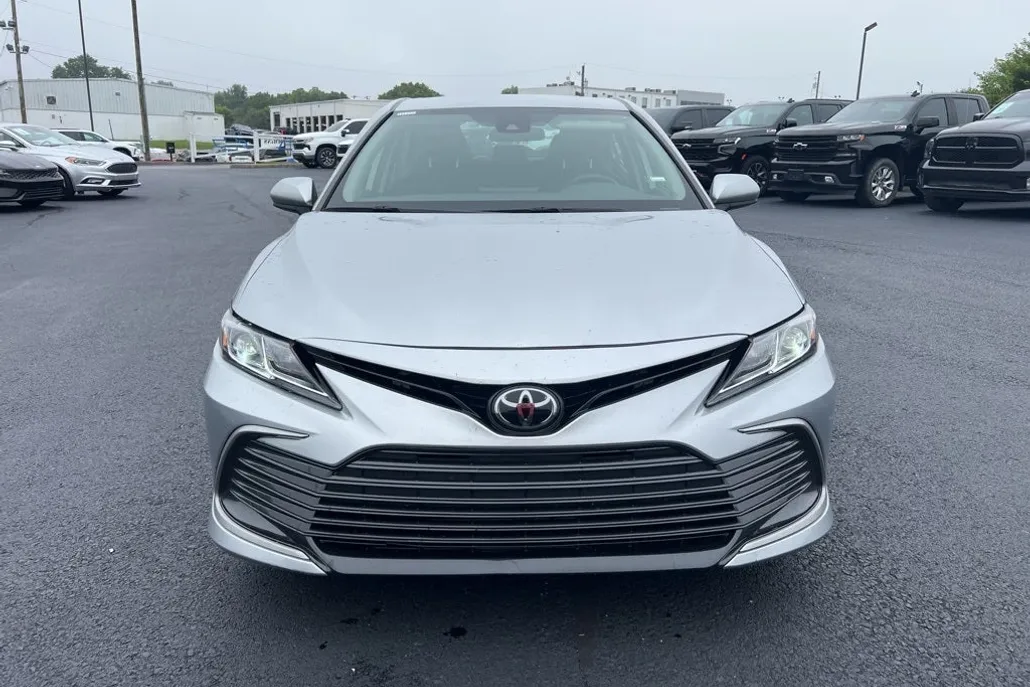 2023 Toyota Camry LE photo 1