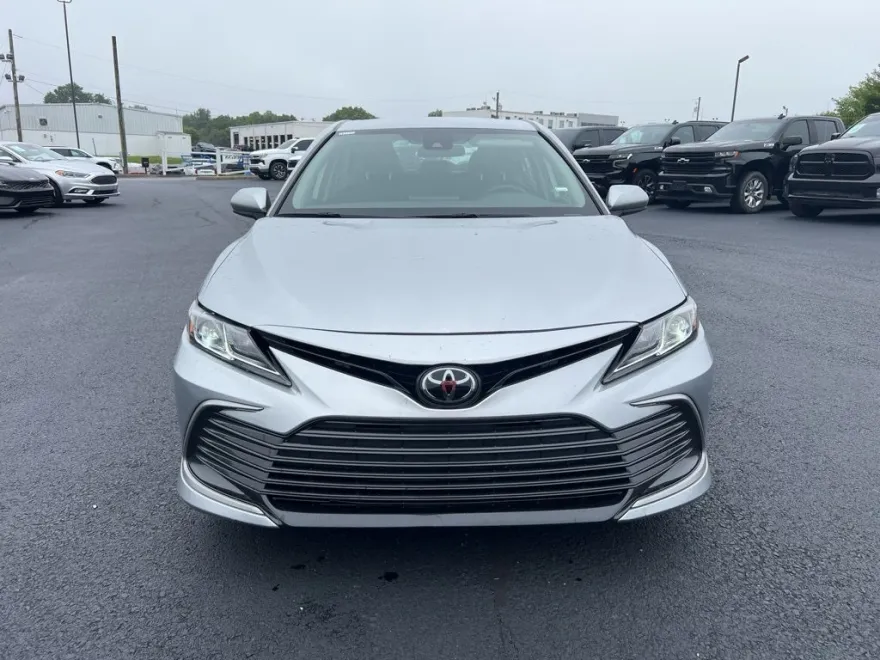 2023 Toyota Camry LE photo 1