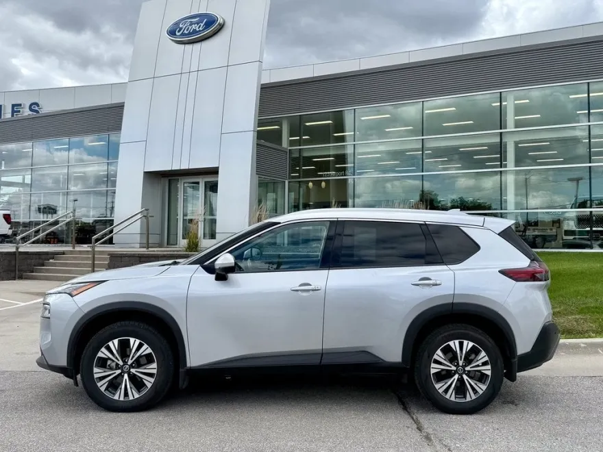 2021 Nissan Rogue SV photo 1