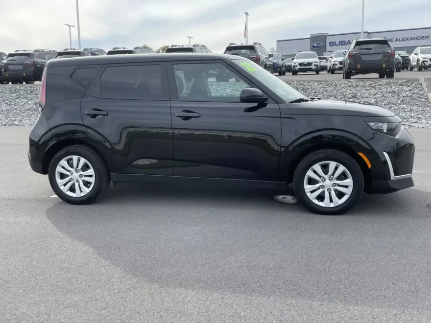2023 Kia Soul LX photo 1