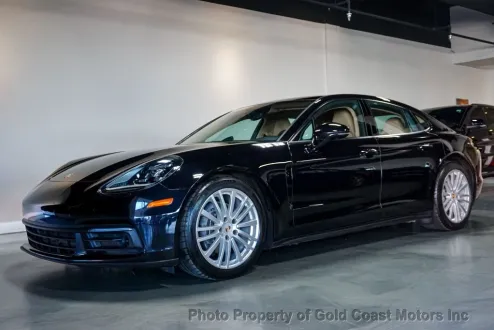 2018 Porsche Panamera Base 4 photo 3