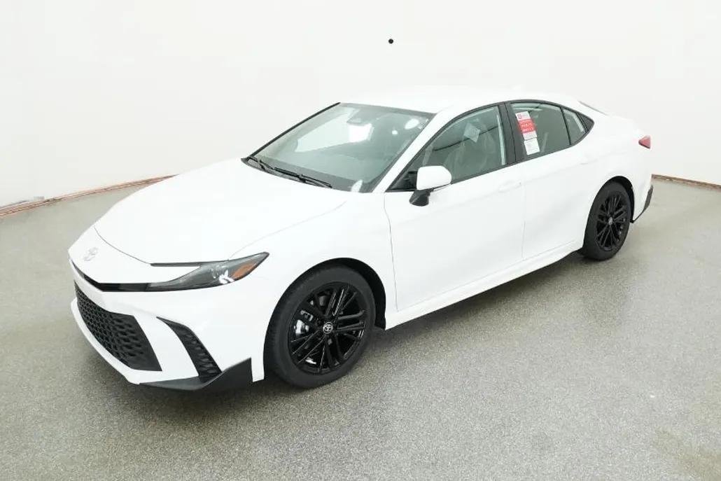 2026 Toyota Camry SE photo 1