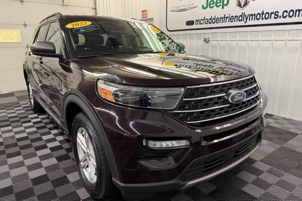 2022 Ford Explorer XLT photo 1