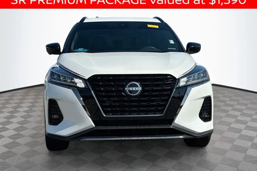 2024 Nissan Kicks SR photo 1