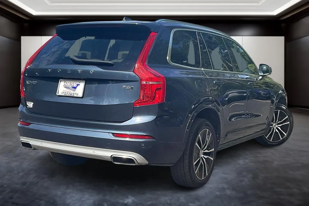 2020 Volvo XC90 T6 Momentum photo 1