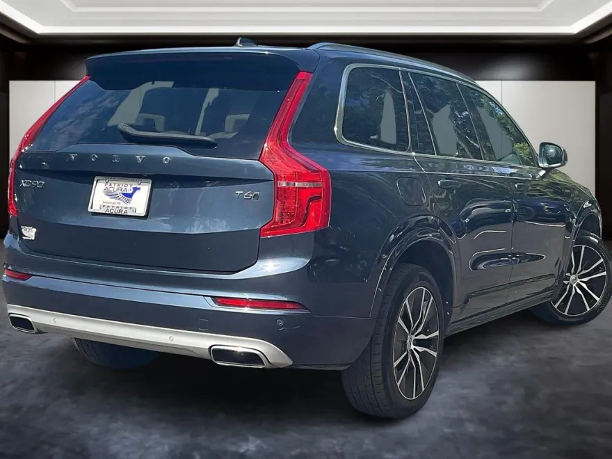 2020 Volvo XC90 T6 Momentum photo 1