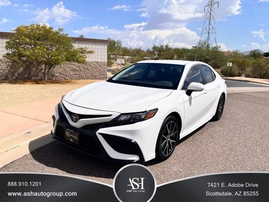 2023 Toyota Camry SE photo 1