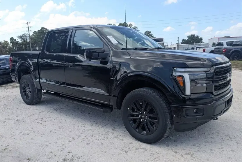 2025 Ford F-150 Lariat photo 1